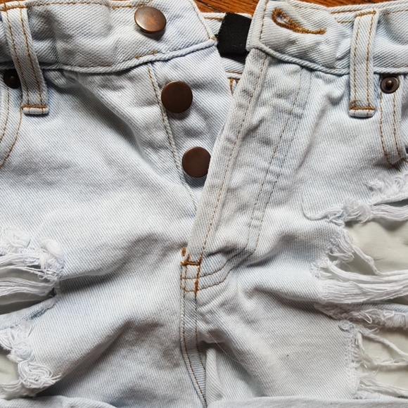 Distressed denim shorts - Picture 4 of 4